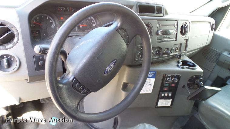 image for item DA6188 2009 Ford E350 Super Duty shuttle bus