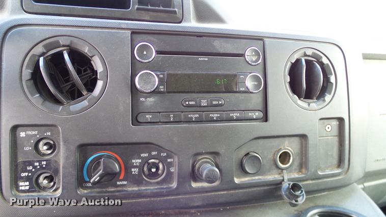 image for item DA6188 2009 Ford E350 Super Duty shuttle bus