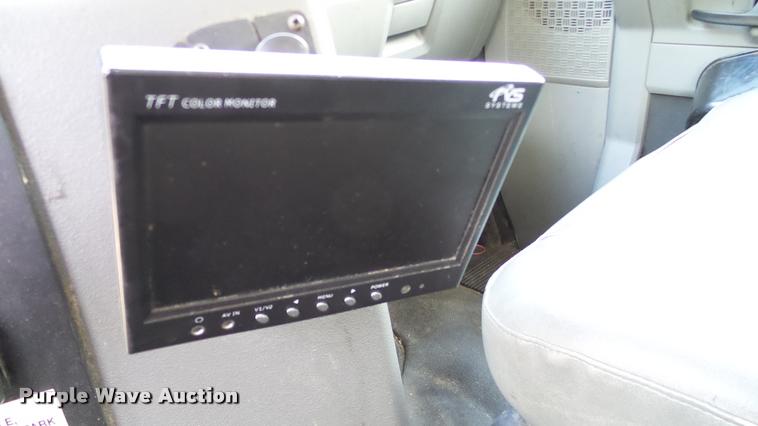 image for item DA6188 2009 Ford E350 Super Duty shuttle bus