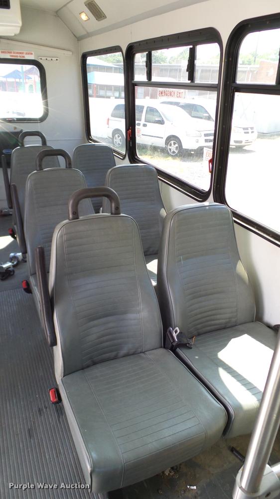 image for item DA6188 2009 Ford E350 Super Duty shuttle bus