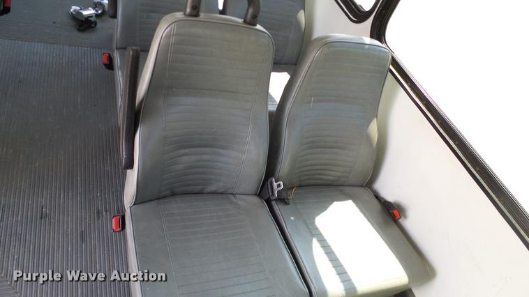 image for item DA6188 2009 Ford E350 Super Duty shuttle bus