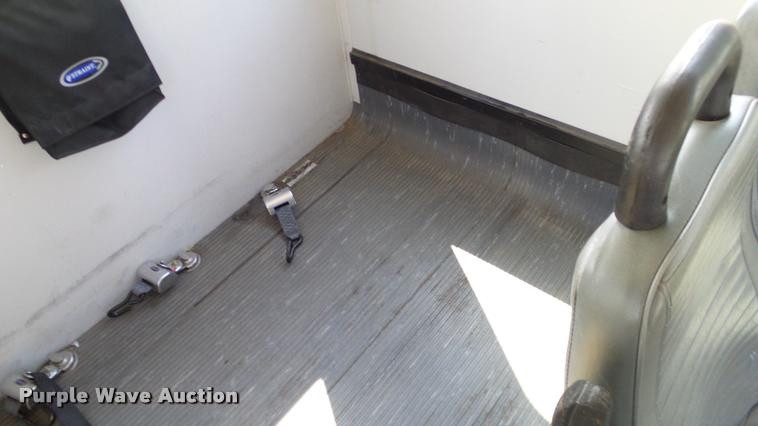 image for item DA6188 2009 Ford E350 Super Duty shuttle bus