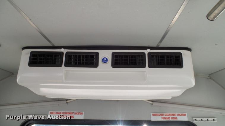 image for item DA6188 2009 Ford E350 Super Duty shuttle bus