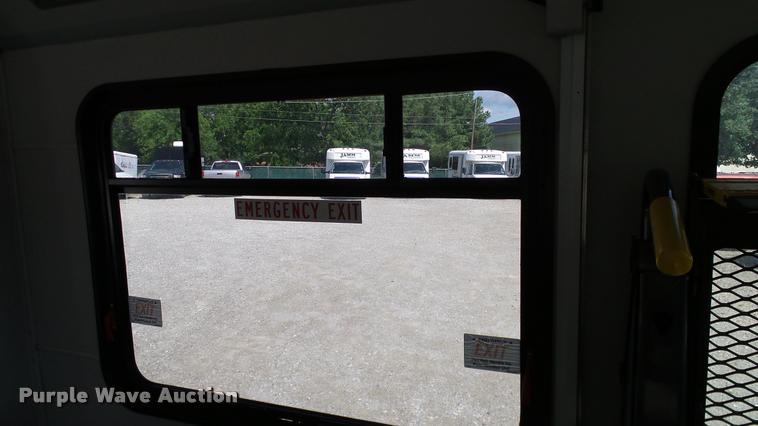 image for item DA6188 2009 Ford E350 Super Duty shuttle bus