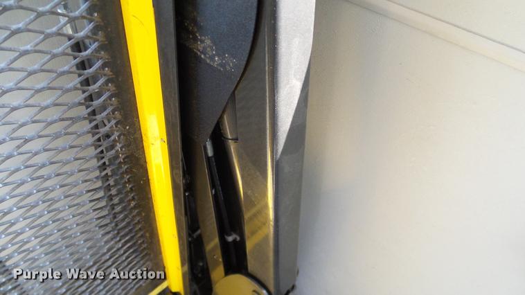 image for item DA6188 2009 Ford E350 Super Duty shuttle bus