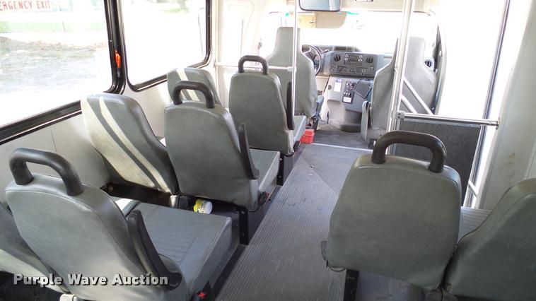 image for item DA6188 2009 Ford E350 Super Duty shuttle bus