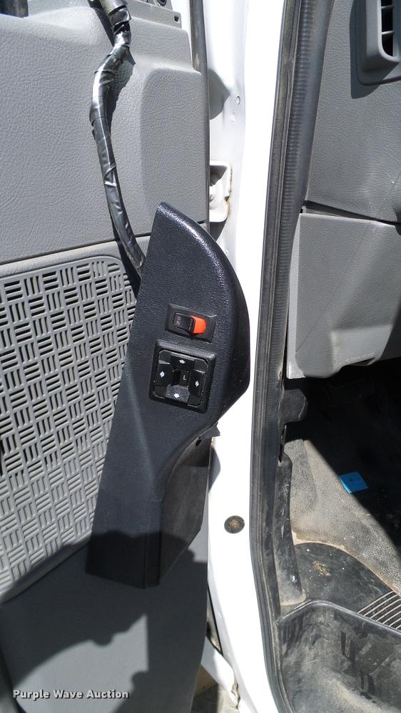 image for item DA6188 2009 Ford E350 Super Duty shuttle bus