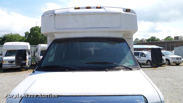 image for item DA6188 2009 Ford E350 Super Duty shuttle bus