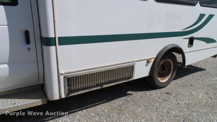 image for item DA6188 2009 Ford E350 Super Duty shuttle bus