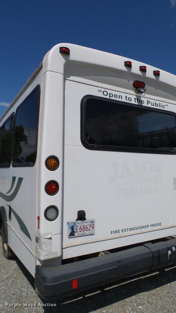 image for item DA6188 2009 Ford E350 Super Duty shuttle bus