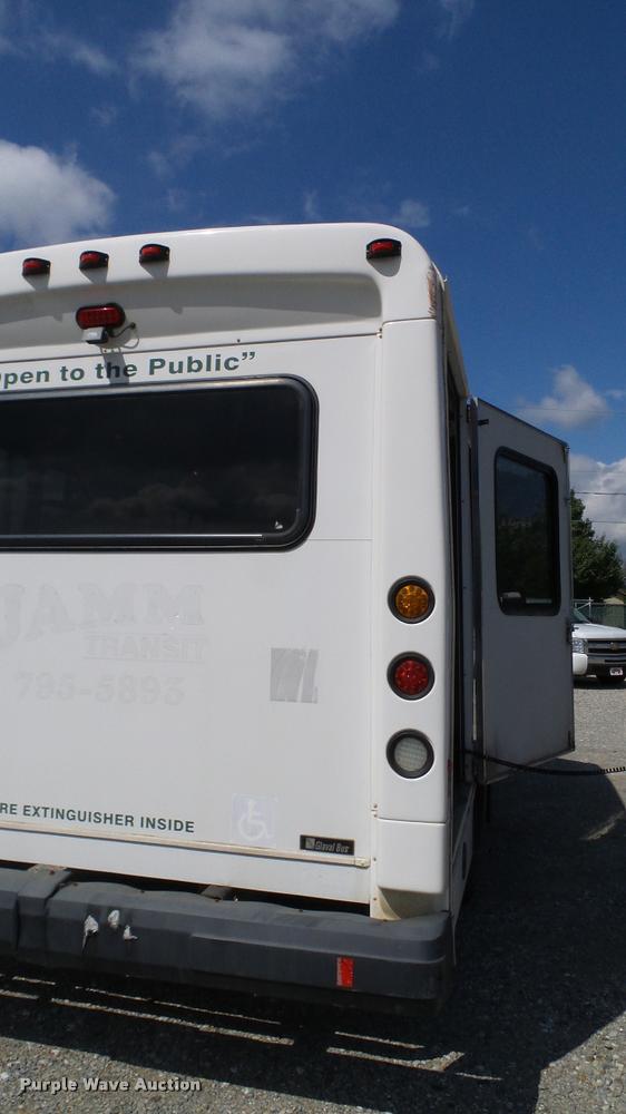 image for item DA6188 2009 Ford E350 Super Duty shuttle bus