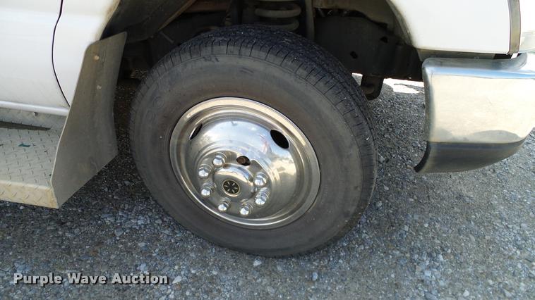 image for item DA6188 2009 Ford E350 Super Duty shuttle bus