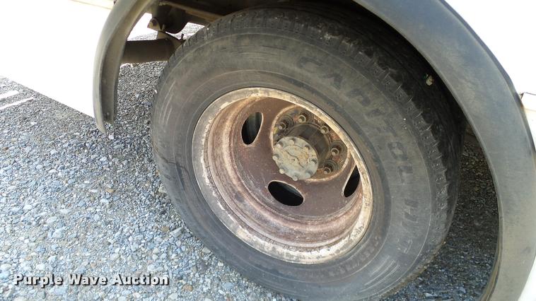 image for item DA6188 2009 Ford E350 Super Duty shuttle bus