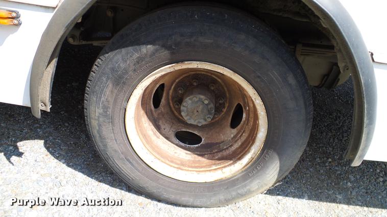 image for item DA6188 2009 Ford E350 Super Duty shuttle bus