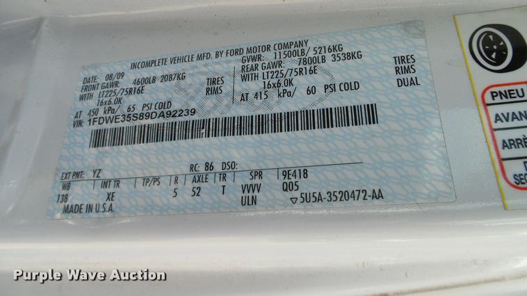 image for item DA6188 2009 Ford E350 Super Duty shuttle bus