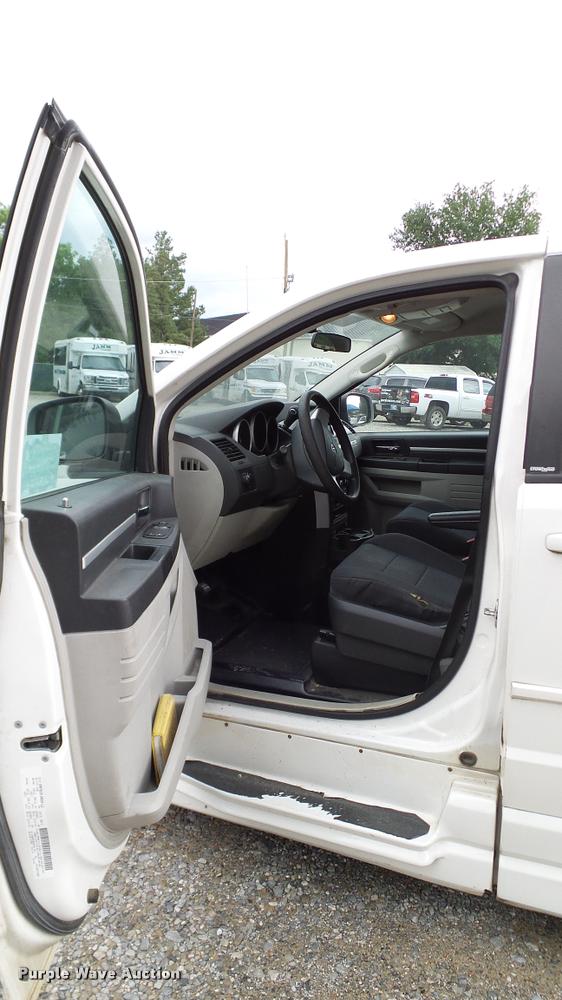image for item DA6192 2010 Dodge Grand Caravan van