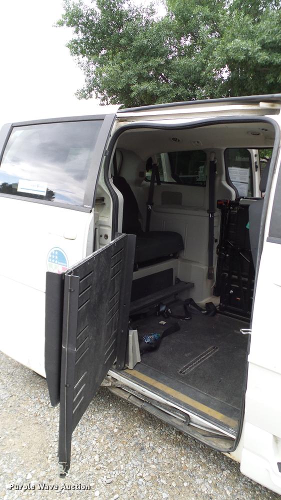 image for item DA6192 2010 Dodge Grand Caravan van