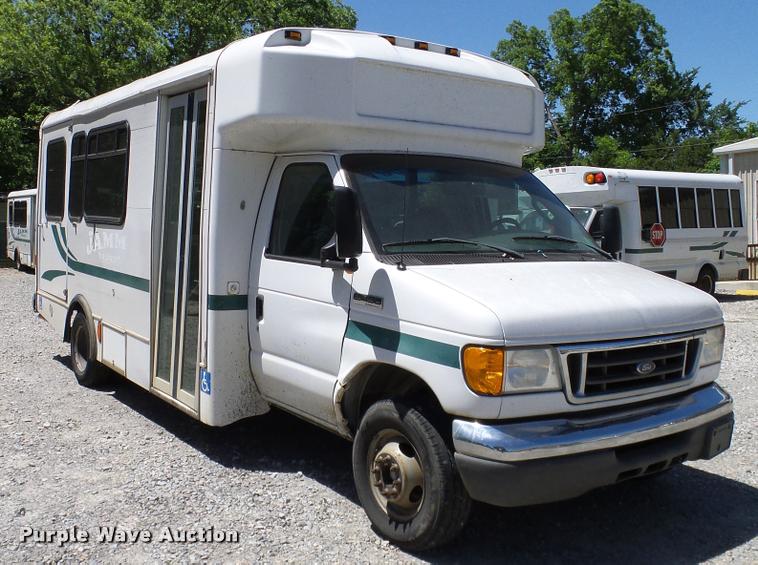 image for item DA6195 2007 Ford Econoline E450 shuttle bus