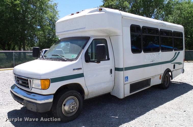 image for item DA6195 2007 Ford Econoline E450 shuttle bus