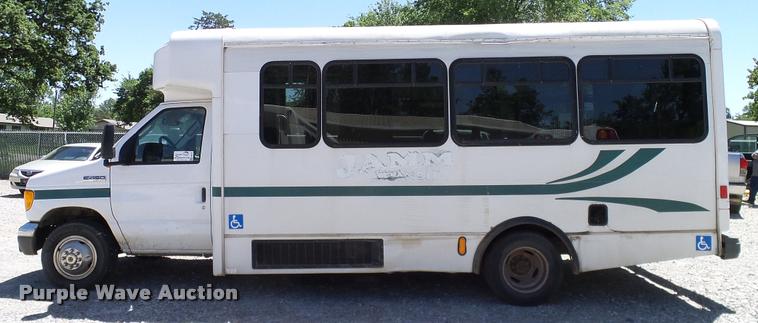 image for item DA6195 2007 Ford Econoline E450 shuttle bus