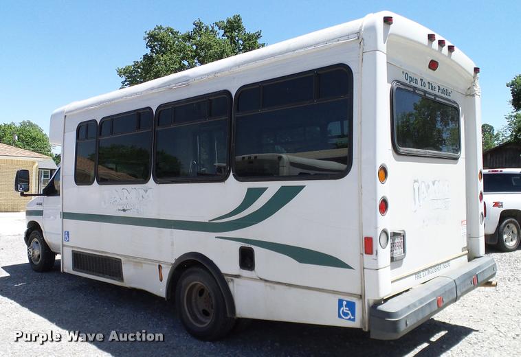 image for item DA6195 2007 Ford Econoline E450 shuttle bus