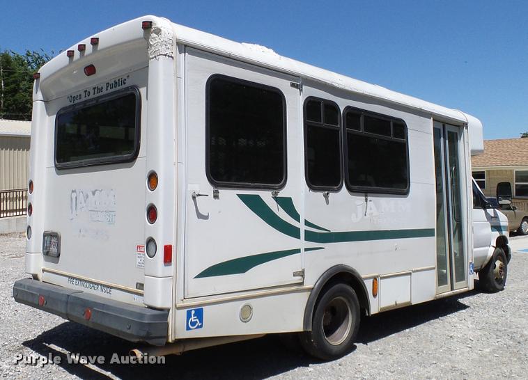 image for item DA6195 2007 Ford Econoline E450 shuttle bus