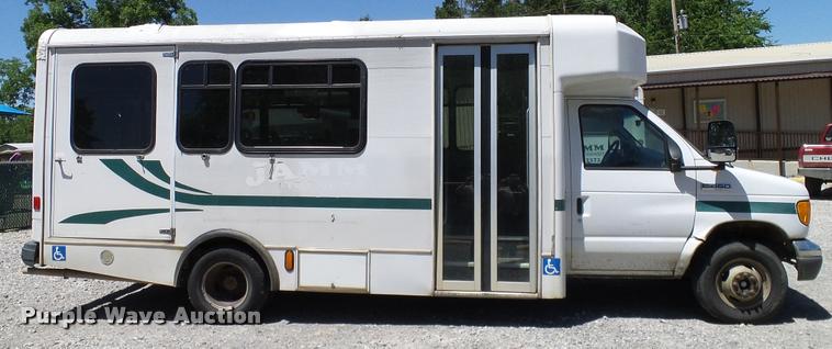 image for item DA6195 2007 Ford Econoline E450 shuttle bus
