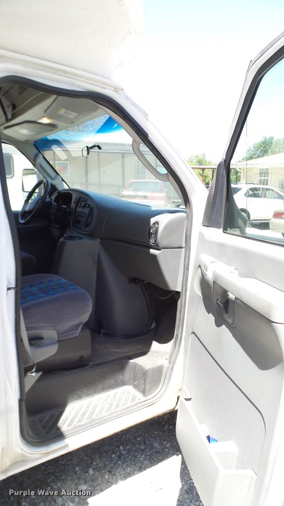 image for item DA6195 2007 Ford Econoline E450 shuttle bus