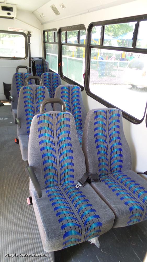 image for item DA6195 2007 Ford Econoline E450 shuttle bus