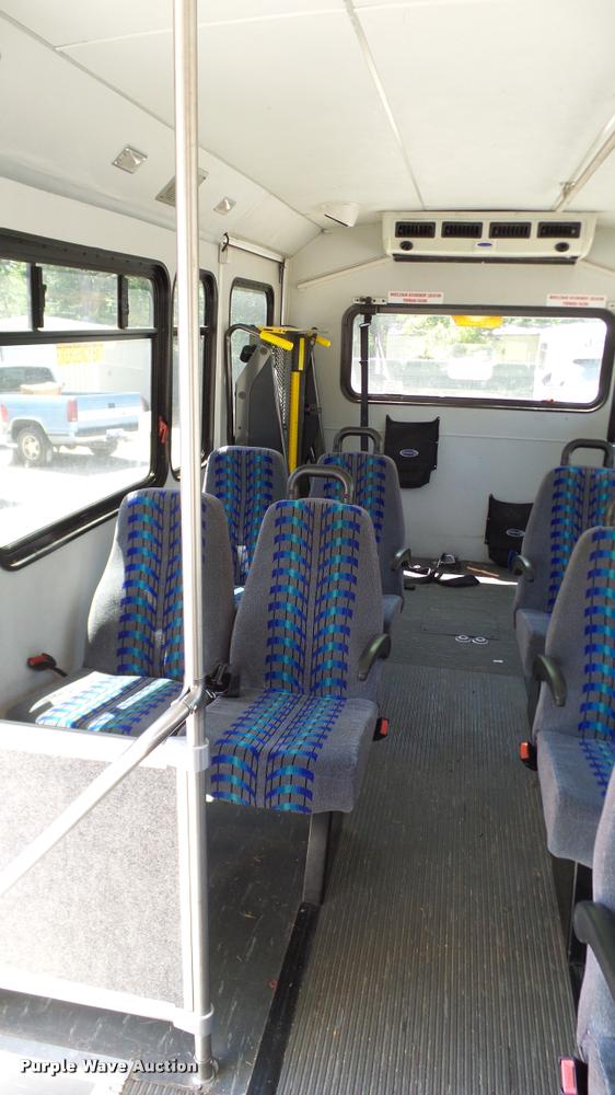 image for item DA6195 2007 Ford Econoline E450 shuttle bus