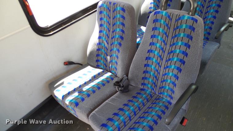 image for item DA6195 2007 Ford Econoline E450 shuttle bus