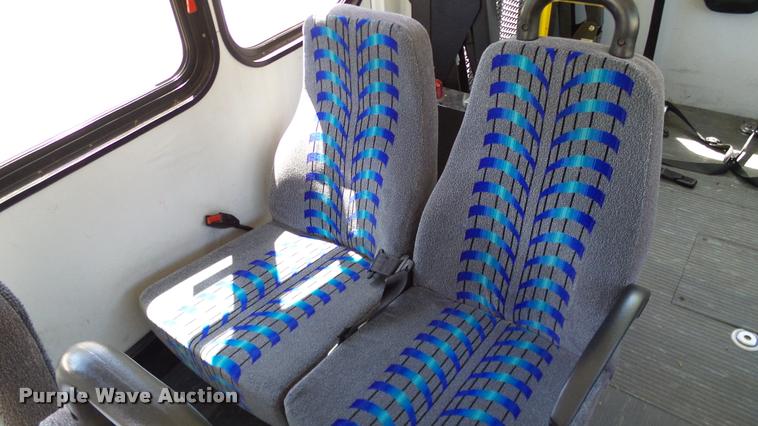 image for item DA6195 2007 Ford Econoline E450 shuttle bus