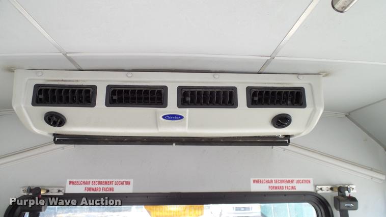 image for item DA6195 2007 Ford Econoline E450 shuttle bus