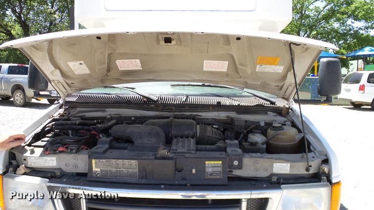 image for item DA6195 2007 Ford Econoline E450 shuttle bus