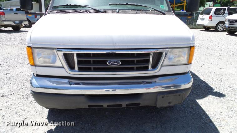 image for item DA6195 2007 Ford Econoline E450 shuttle bus