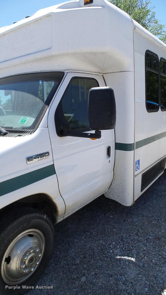 image for item DA6195 2007 Ford Econoline E450 shuttle bus