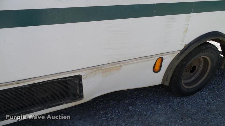 image for item DA6195 2007 Ford Econoline E450 shuttle bus
