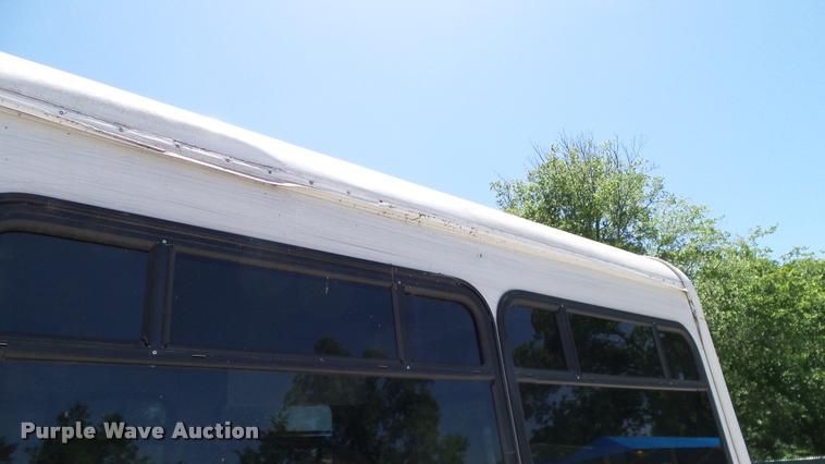 image for item DA6195 2007 Ford Econoline E450 shuttle bus