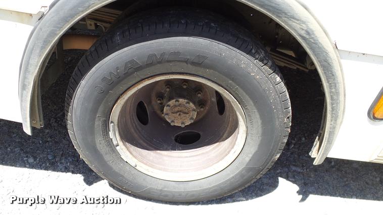 image for item DA6195 2007 Ford Econoline E450 shuttle bus