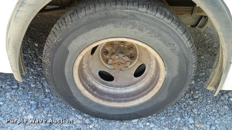 image for item DA6195 2007 Ford Econoline E450 shuttle bus