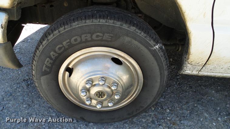 image for item DA6195 2007 Ford Econoline E450 shuttle bus