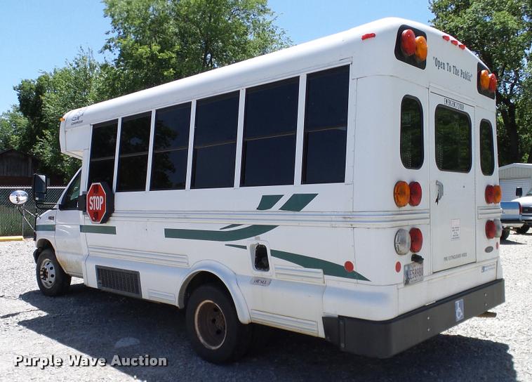 image for item DA6196 2005 Ford E450 school bus