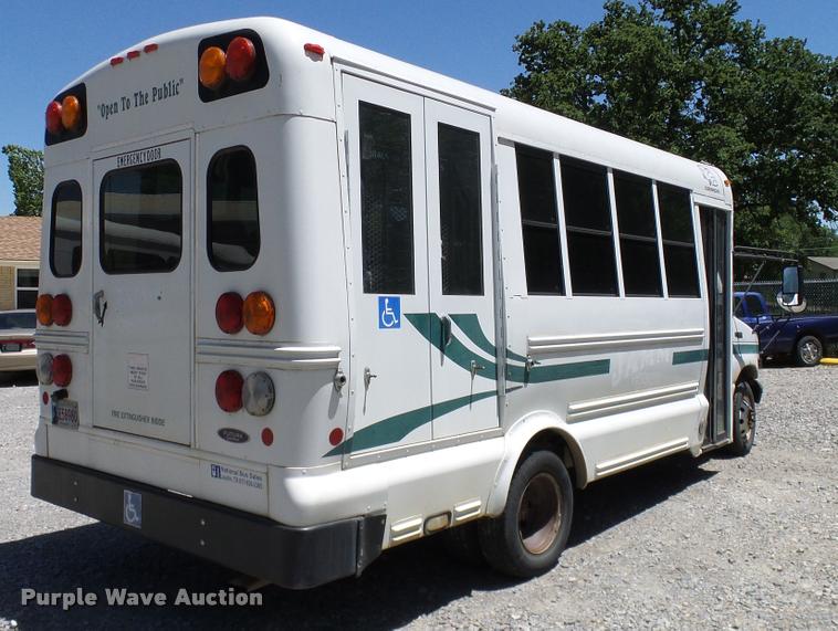 image for item DA6196 2005 Ford E450 school bus