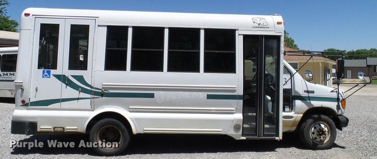 image for item DA6196 2005 Ford E450 school bus