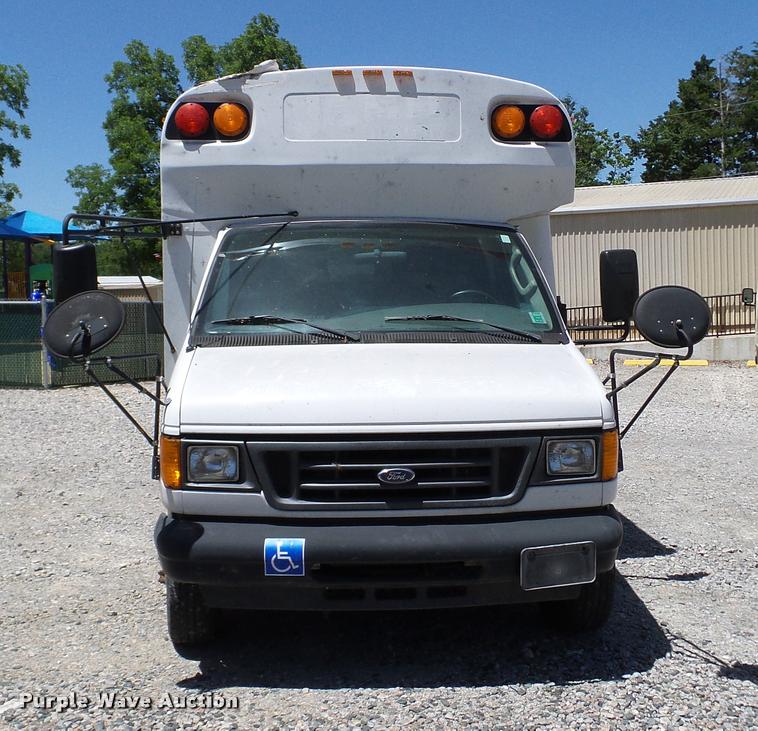 image for item DA6196 2005 Ford E450 school bus