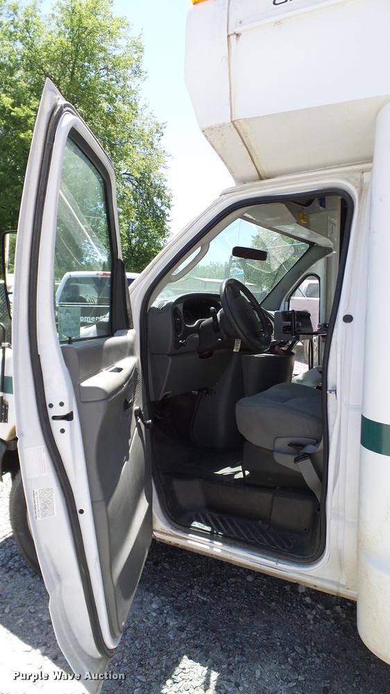 image for item DA6196 2005 Ford E450 school bus