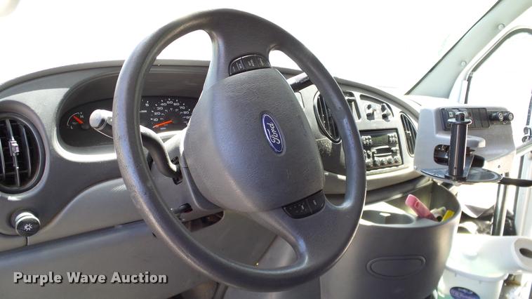 image for item DA6196 2005 Ford E450 school bus