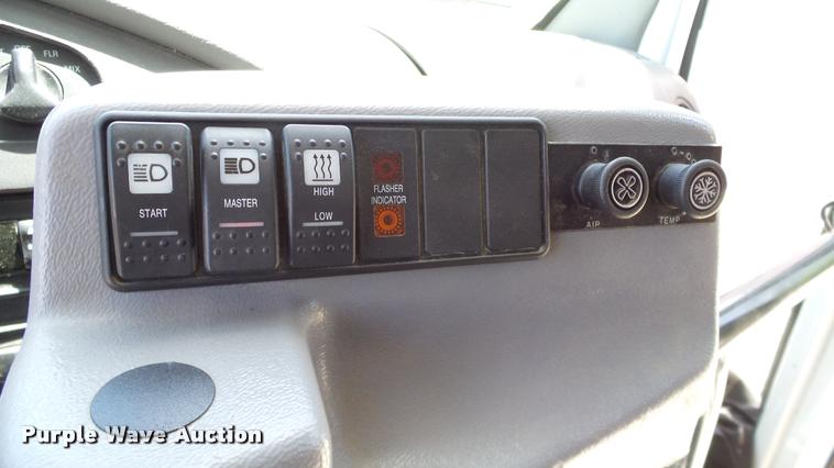 image for item DA6196 2005 Ford E450 school bus