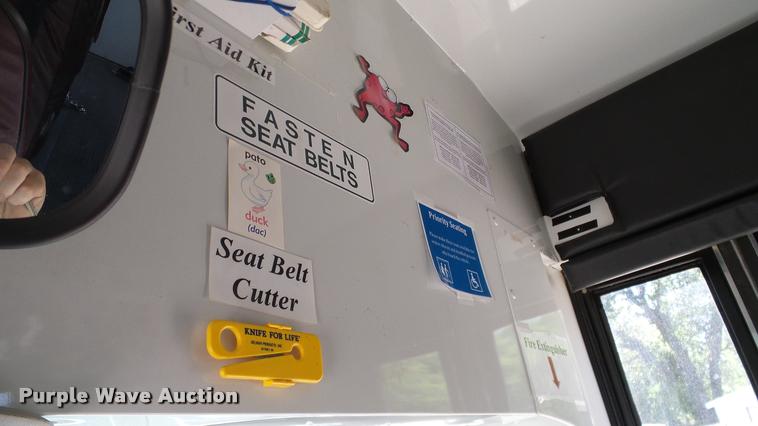 image for item DA6196 2005 Ford E450 school bus