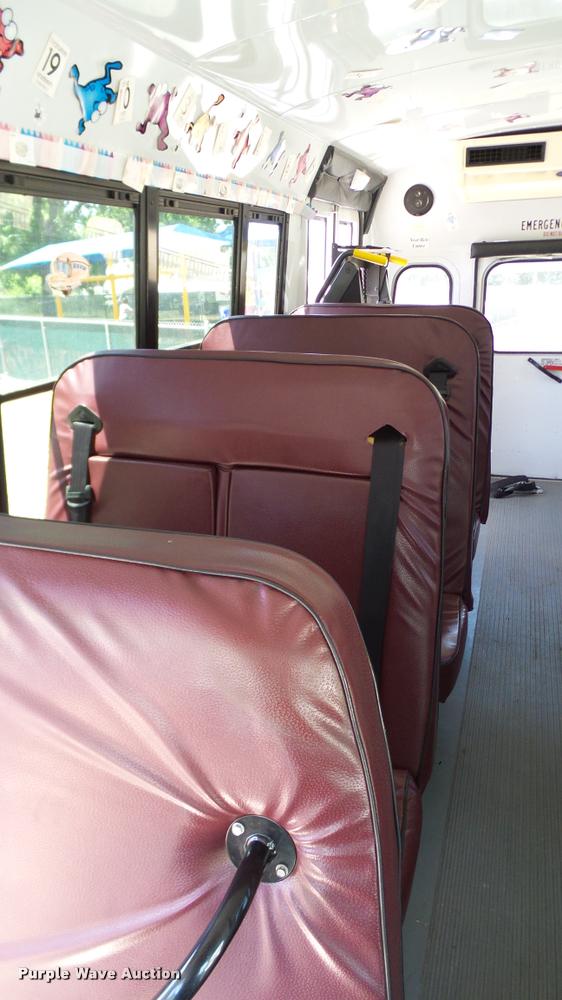 image for item DA6196 2005 Ford E450 school bus